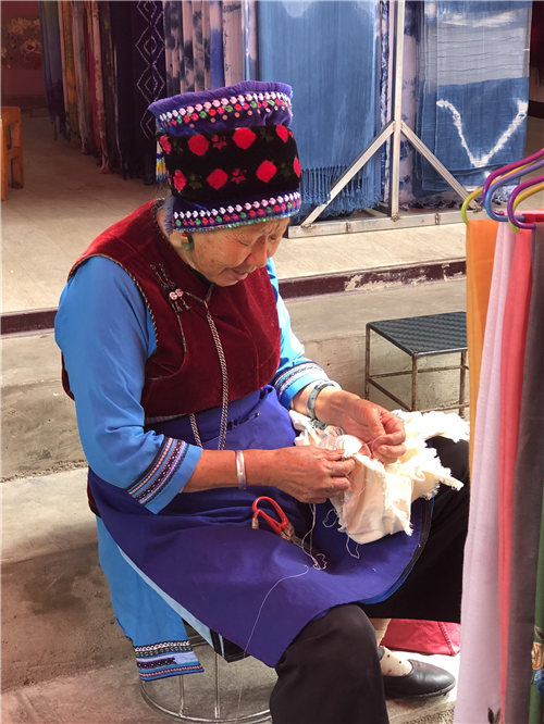 白族传统扎染手工艺制作