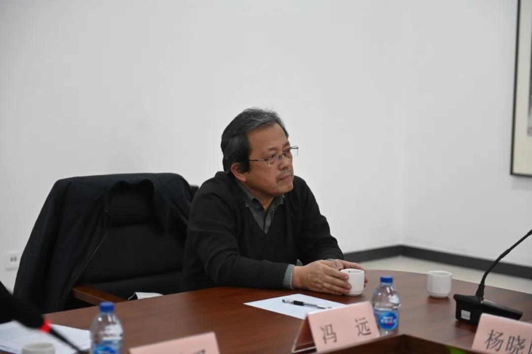 中国文联副主席、中国美术家协会名誉主席冯远发言