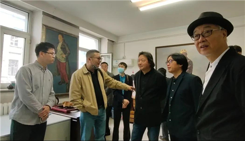 专家组参观哈尔滨画院
