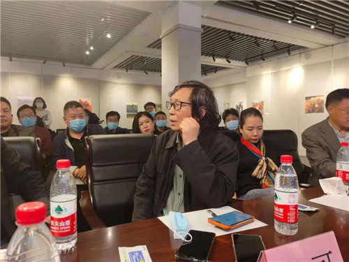 中国国家画院交流合作部主任尚可讲述展览工作的进展情况和作品送选要求