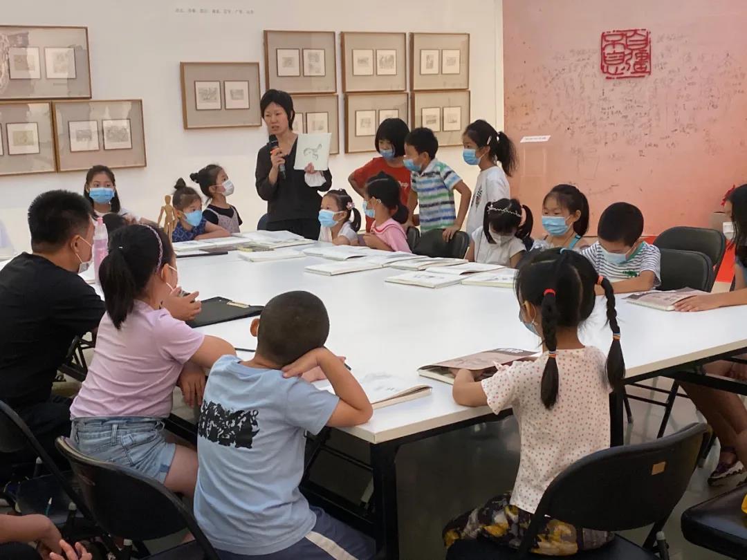 邱琳老师为同学们授课
