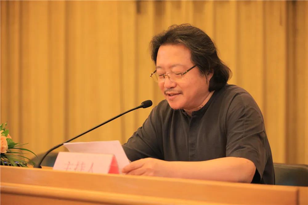 中国国家画院副院长纪连彬主持开学典礼