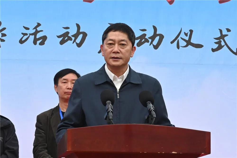 信阳市副市长李正军宣布采风写生活动启动