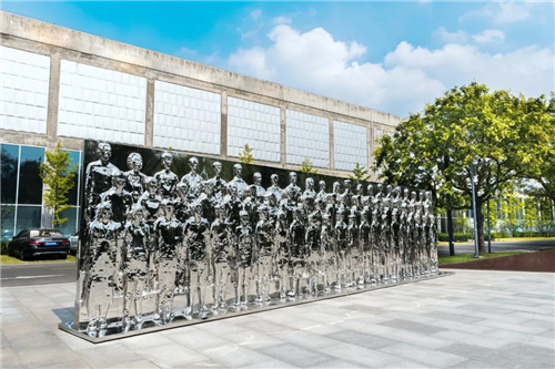 合影  不锈钢 300×1000×35cm  2017年